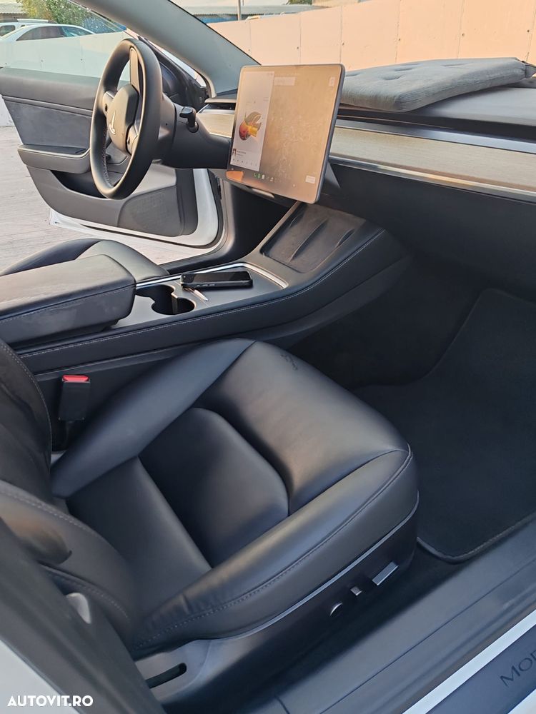 Tesla Model 3 - 12