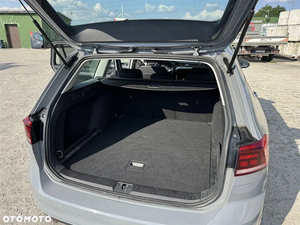 Volkswagen Passat - 25
