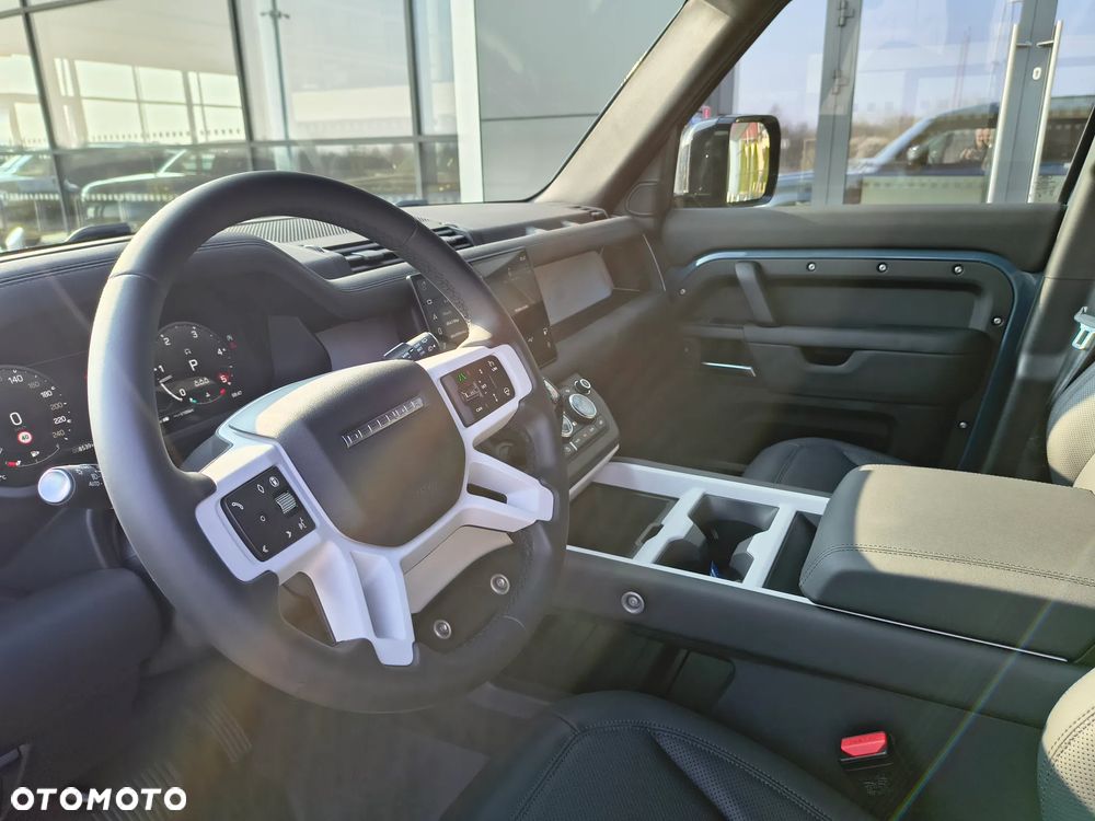 Land Rover Defender 3.0 D200 mHEV - 11