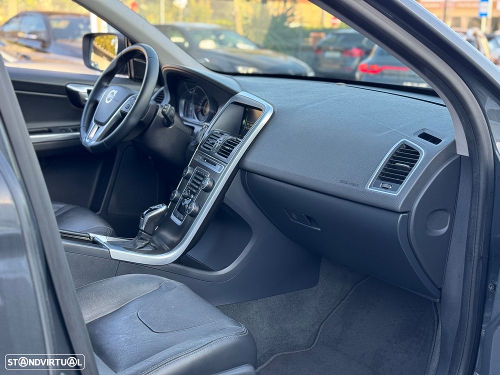 Volvo XC 60 2.0 D4 Momentum Geartronic - 18