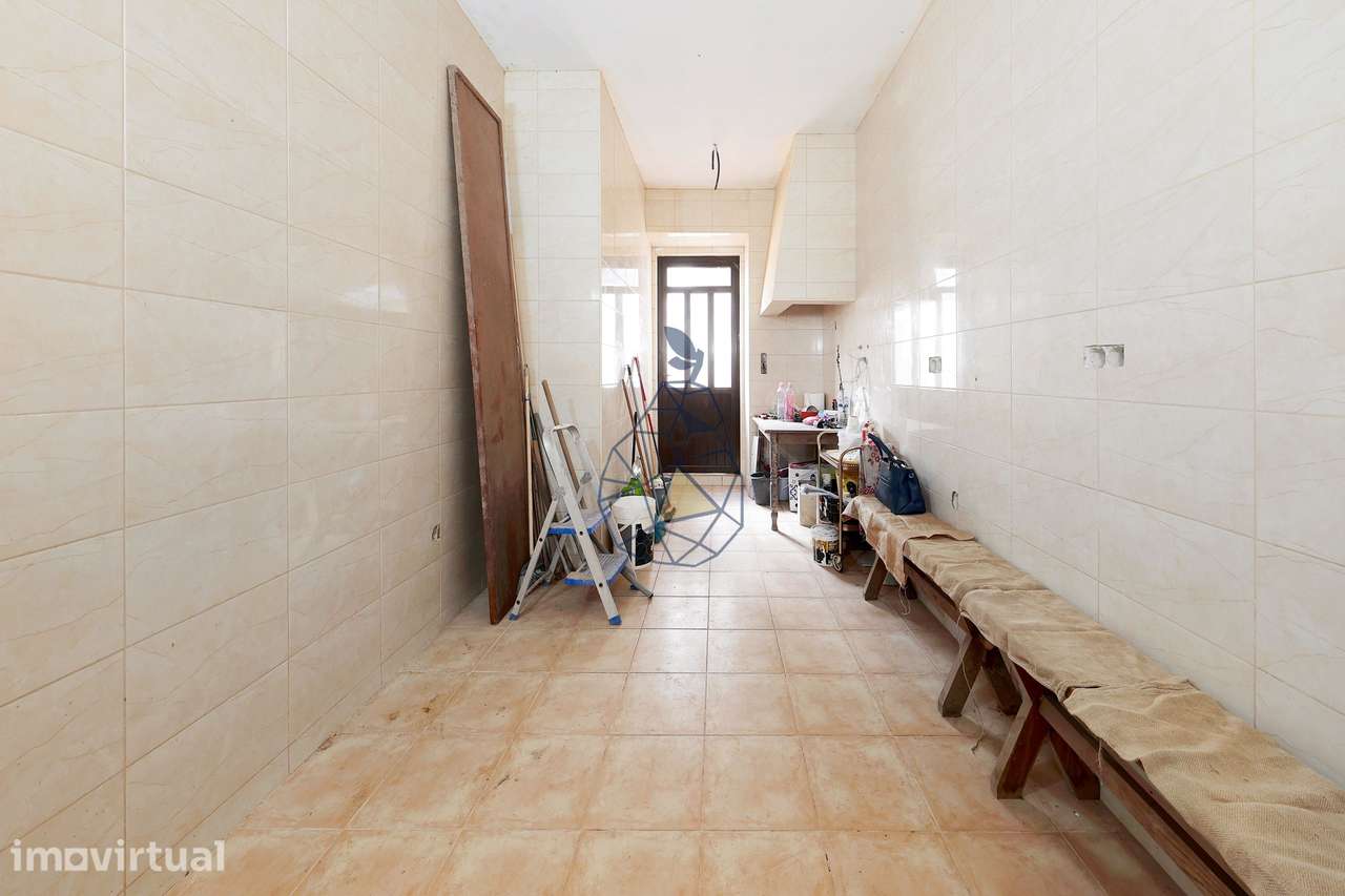Moradia para Remodelar junto a Zona Ribeirinha de Portimão - Grande imagem: 2/47