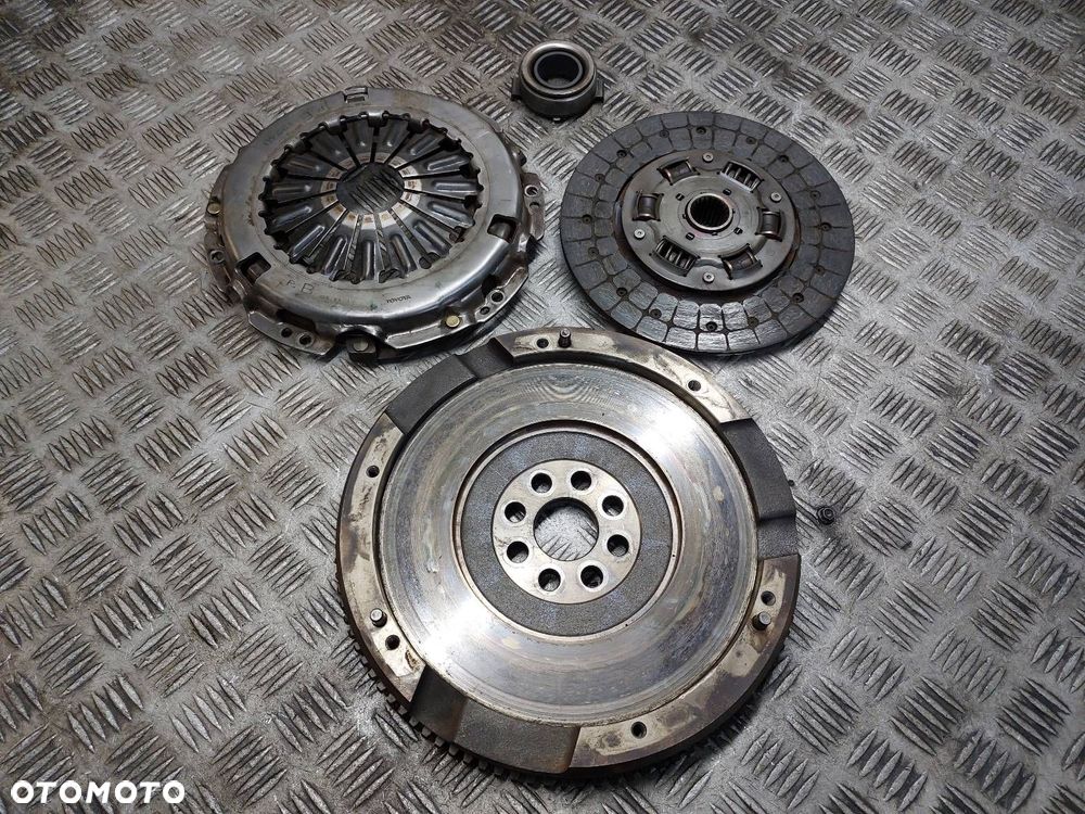 SPRZĘGŁO TARCZA DOCISK ŁOŻYSKO KOŁO ZAMACHOWE COROLLA VERSO I 2.0 D4D - 1