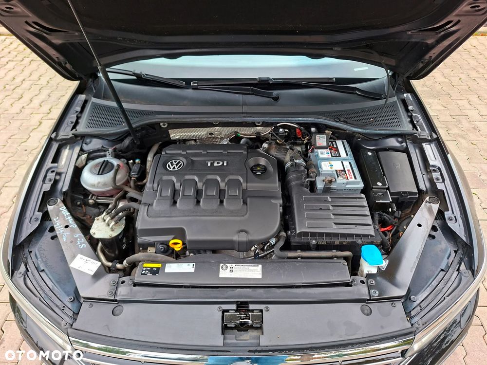 Volkswagen Passat 2.0 TDI (BlueMotion Technology) Highline - 19