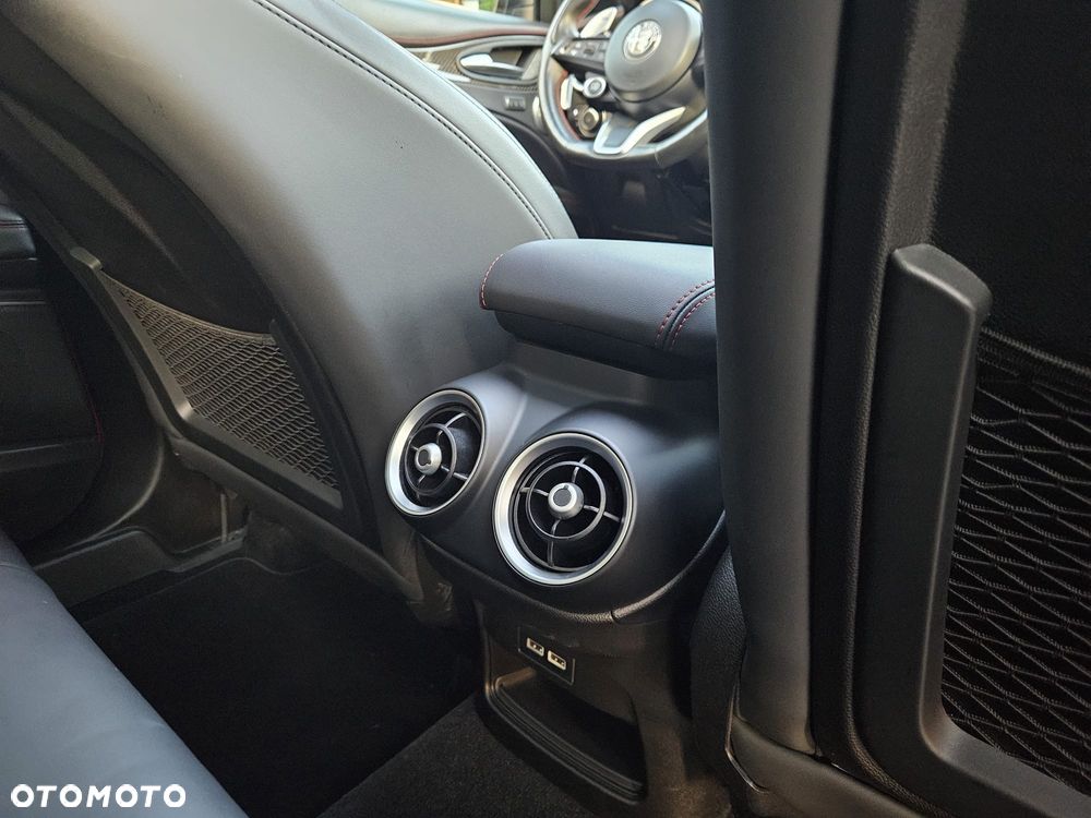 Alfa Romeo Stelvio 2.0 Turbo 16V AT8-Q4 Veloce Ti - 23