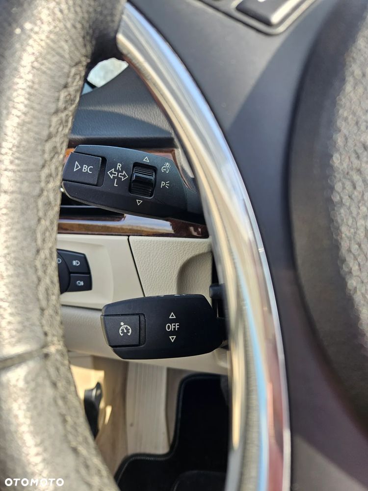 BMW Seria 3 335i - 24