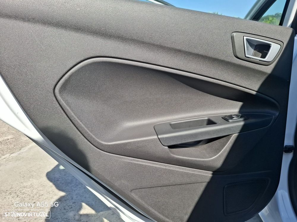 Ford Fiesta 1.6 TDCi Titanium ECOnetic - 37