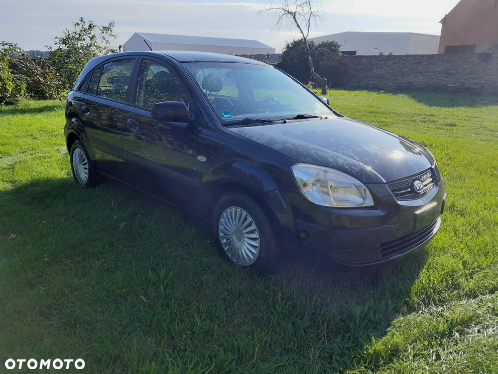 Kia Rio 1.4 Base - 3