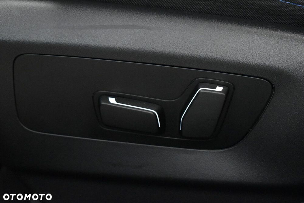 BMW i5 - 11