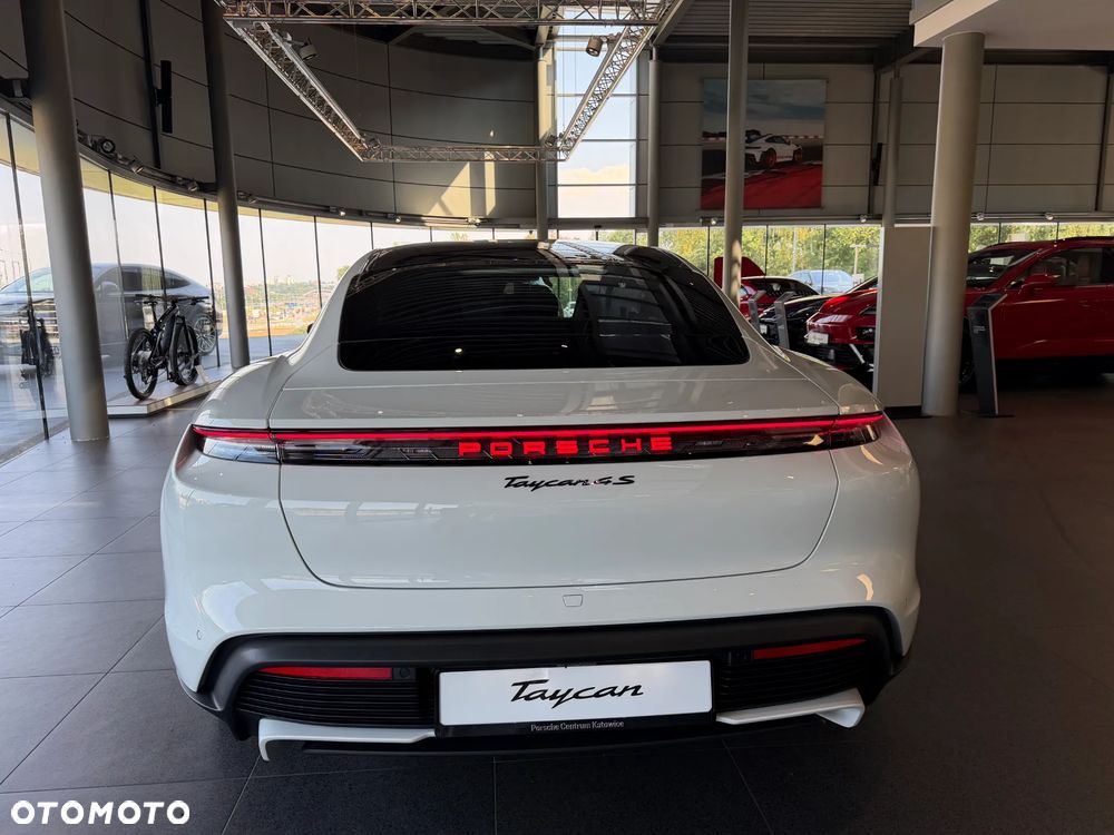 Porsche Taycan 105kWh 4S Black Edition - 12