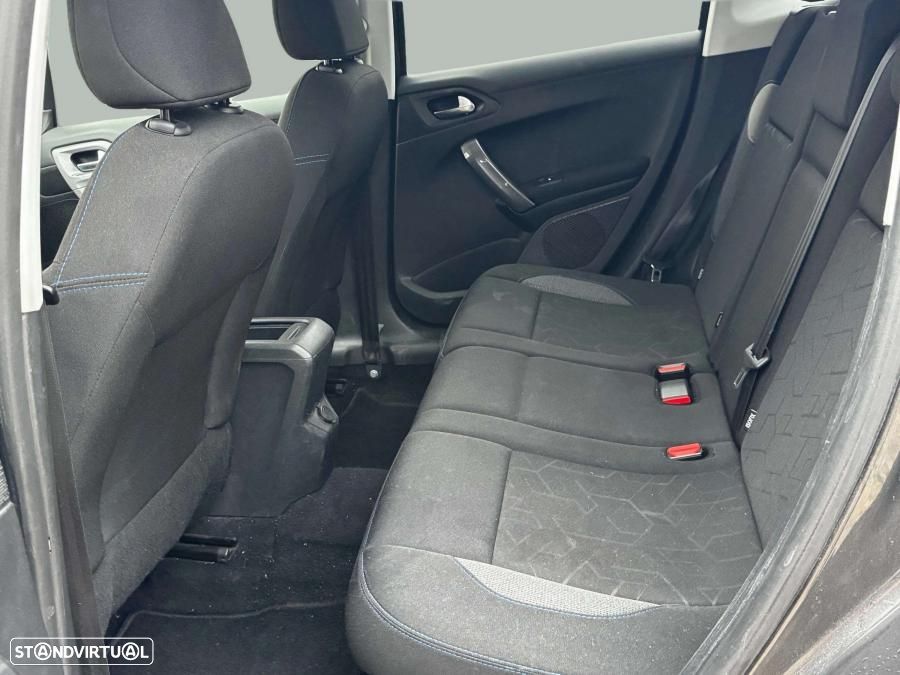 Peugeot 2008 1.2 PureTech Style - 9