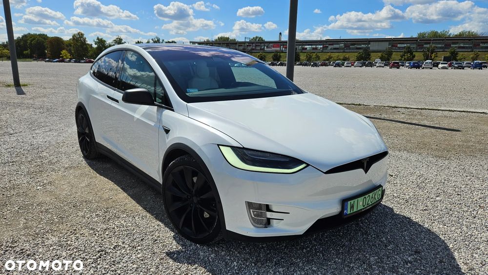 Tesla Model X - 8