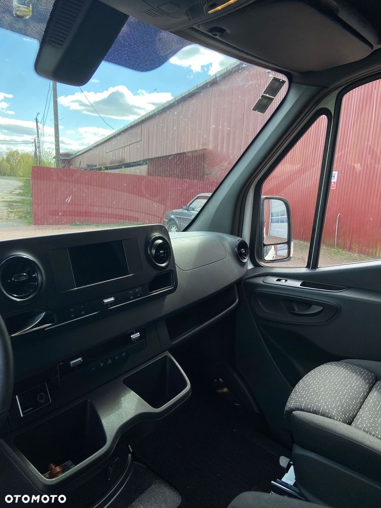 Mercedes-Benz Sprinter - 12