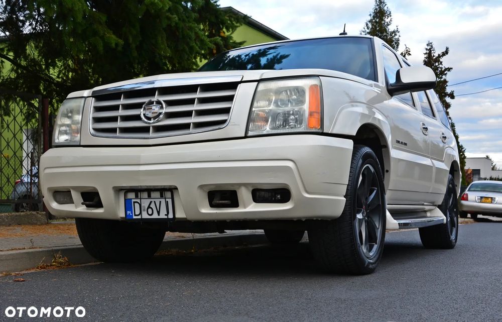 Cadillac Escalade - 11