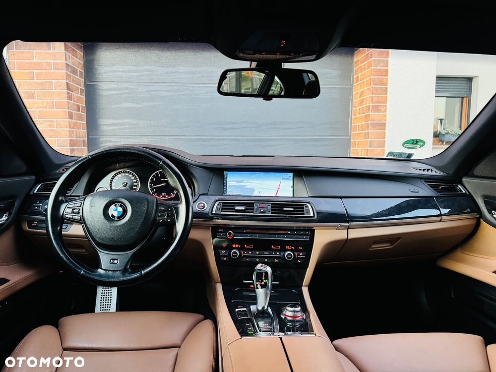 BMW Seria 7 740i - 5