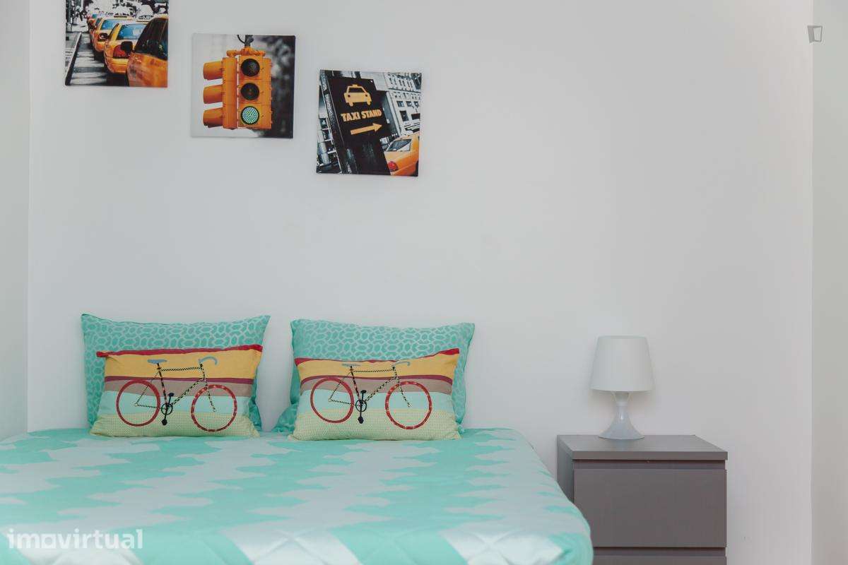 Quarto - localizado em Baixa Coimbra - Grande imagem: 4/25