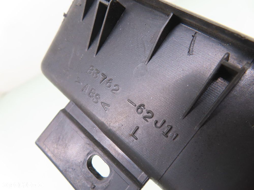 PANEL SZYB SUZUKI SWIFT IV 8376262J11 - 5