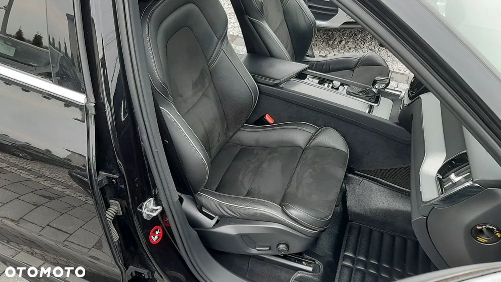 Volvo XC 60 D5 AWD R-Design - 19