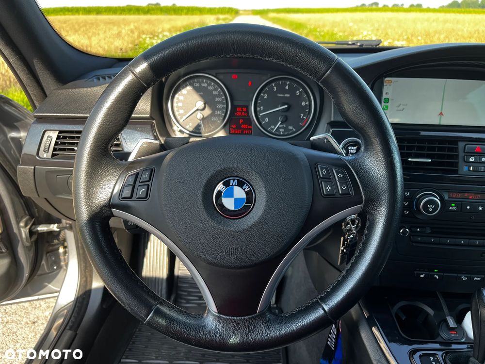 BMW Seria 3 325i xDrive - 16