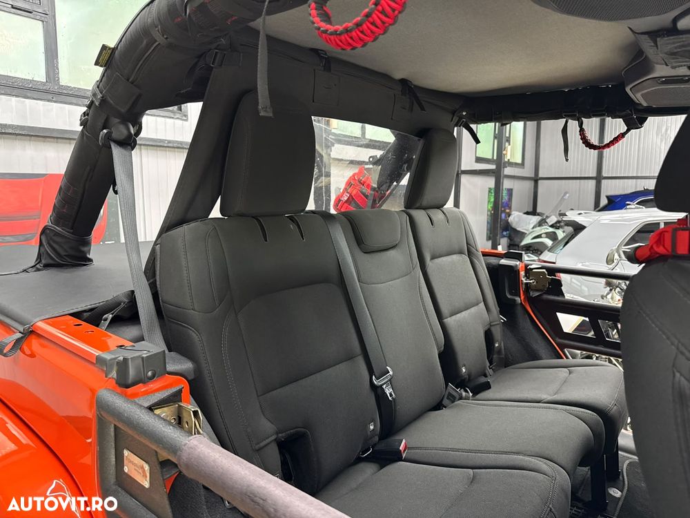 Jeep Wrangler 2.2 CRD AT8 Sahara - 24