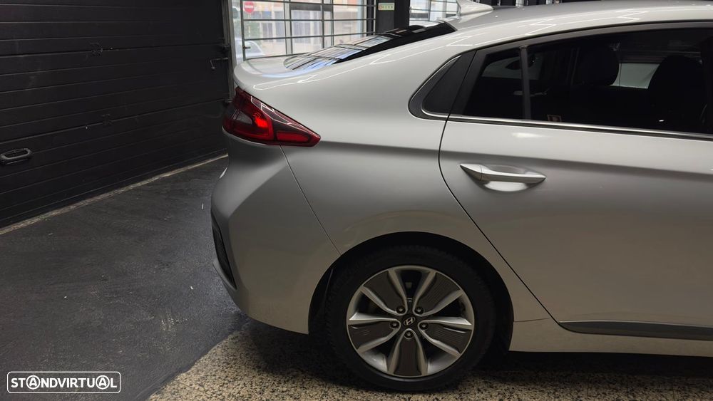 Hyundai Ioniq 1.6 GDI HEV Hybrid Tech - 10