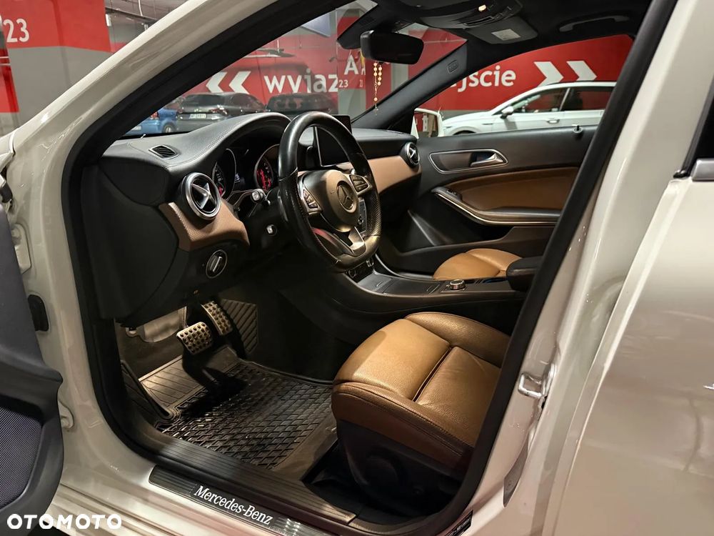 Mercedes-Benz Klasa A 180 7G-DCT AMG Line - 11