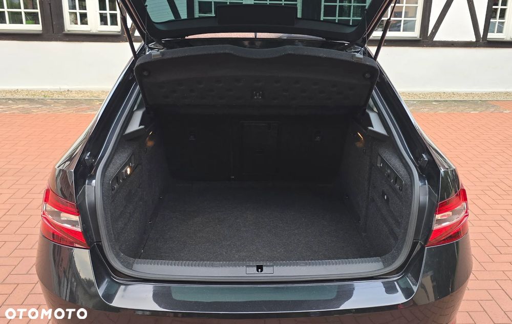 Skoda Superb 2.0 TDI Active DSG - 24