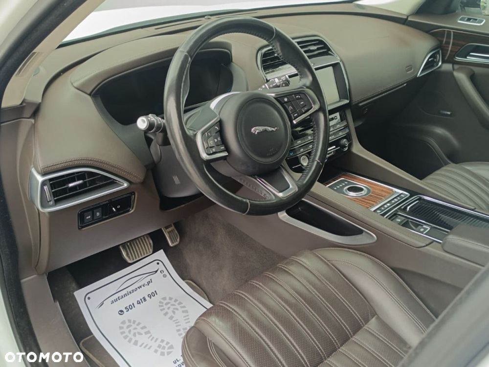 Jaguar F-Pace - 20