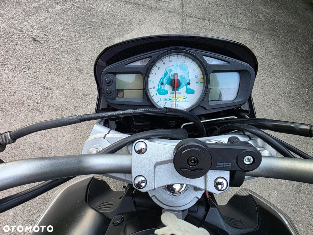 Suzuki GSR - 7