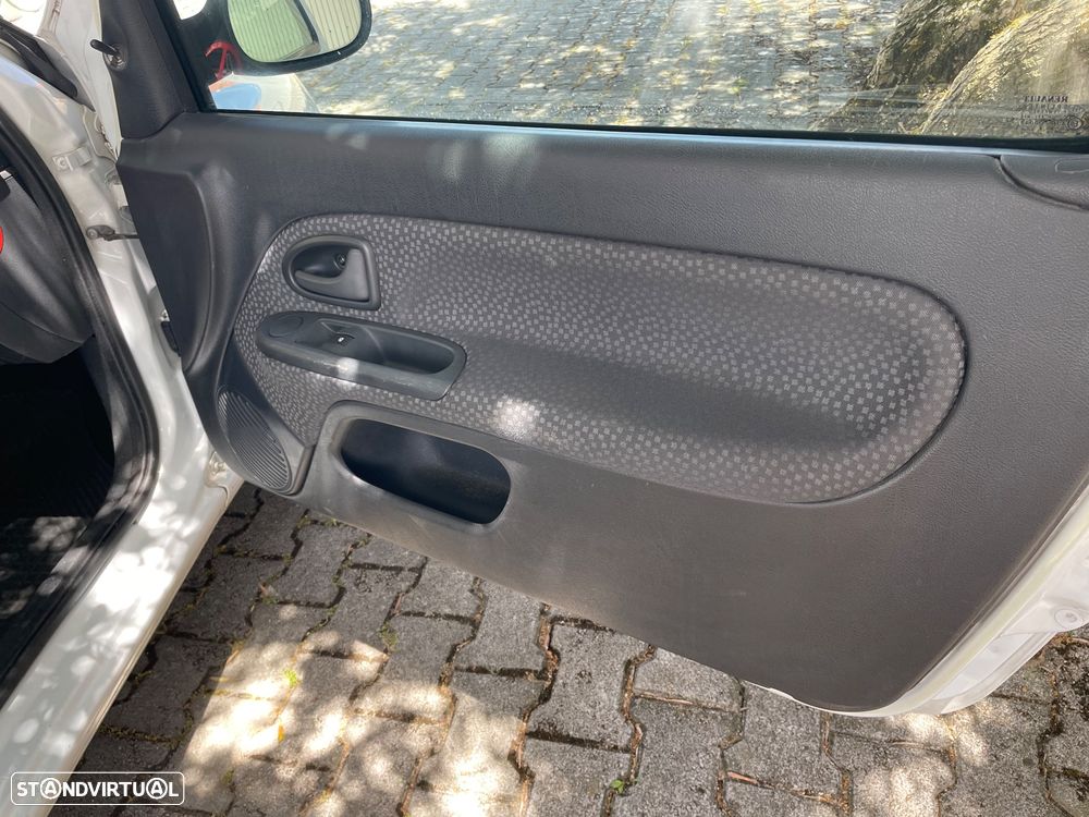 Renault Clio - 11