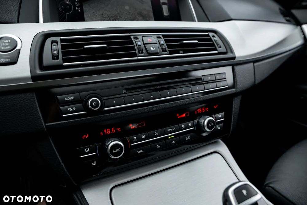 BMW Seria 5 535i xDrive Sport-Aut Luxury Line - 33