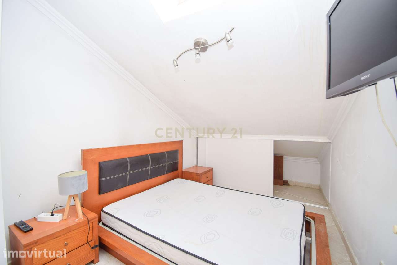 Duplex T4 para Arrendamento na Cavaleira | 2 Lugares de Estacionament - Grande imagem: 3/31