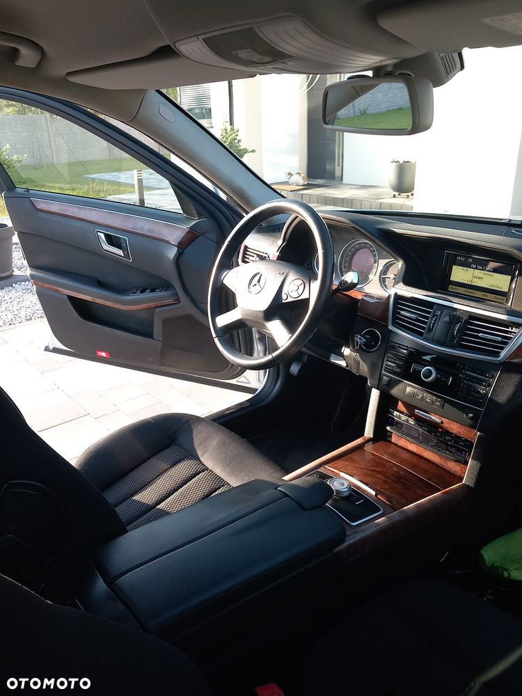 Mercedes-Benz Klasa E 200 BlueTEC 7G-TRONIC Elegance - 4