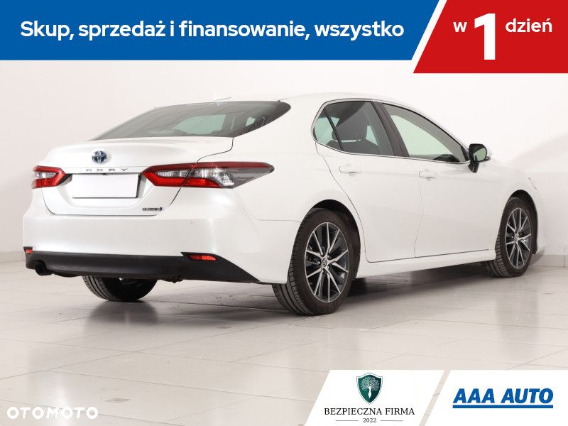 Toyota Camry - 6
