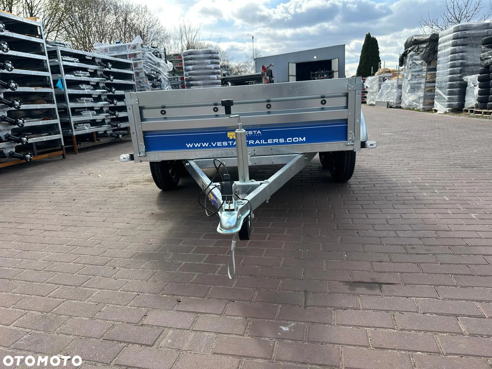 Inny Przyczepa VESTA LIGHT TANDEM 25DA 251x135x37 cm 2 osie DMC 750 kg WYSOKIE BURTY spawana rama Kraków MOTOMUS - 6
