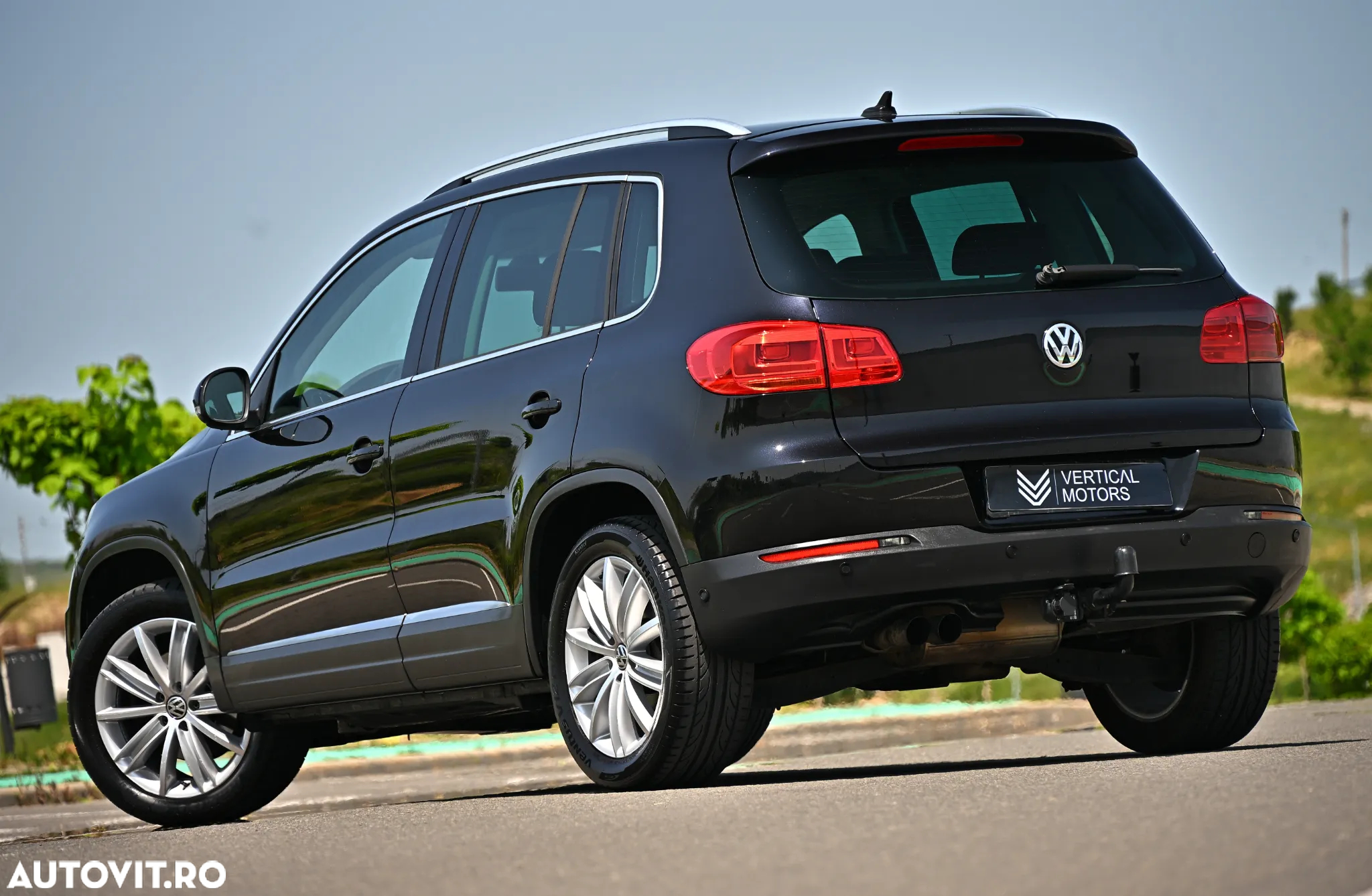 Volkswagen Tiguan 2.0 TDI 4Motion DSG Sport & Style - 8