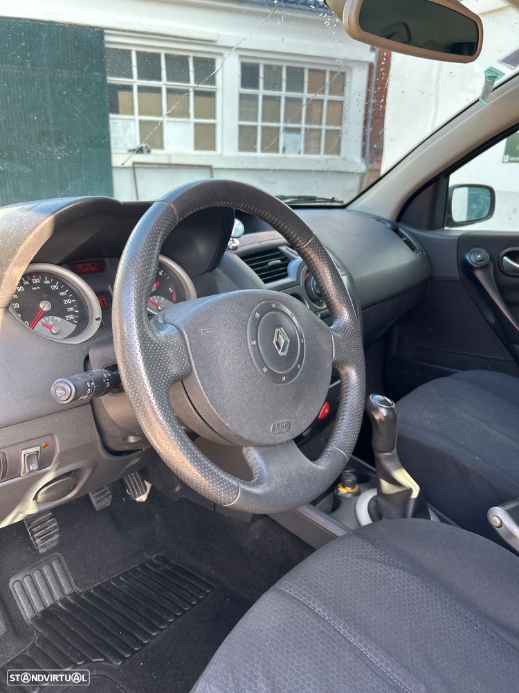 Renault Mégane 1.5 dCi Confort - 6