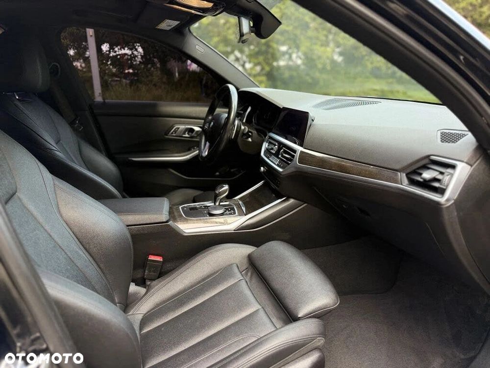 BMW Seria 3 330i xDrive M Sport - 12