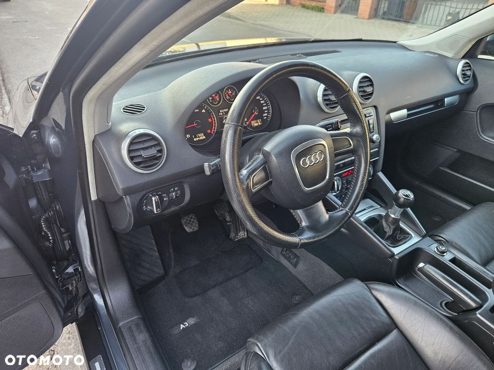 Audi A3 Sportback 1.6 TDI DPF Ambiente - 11