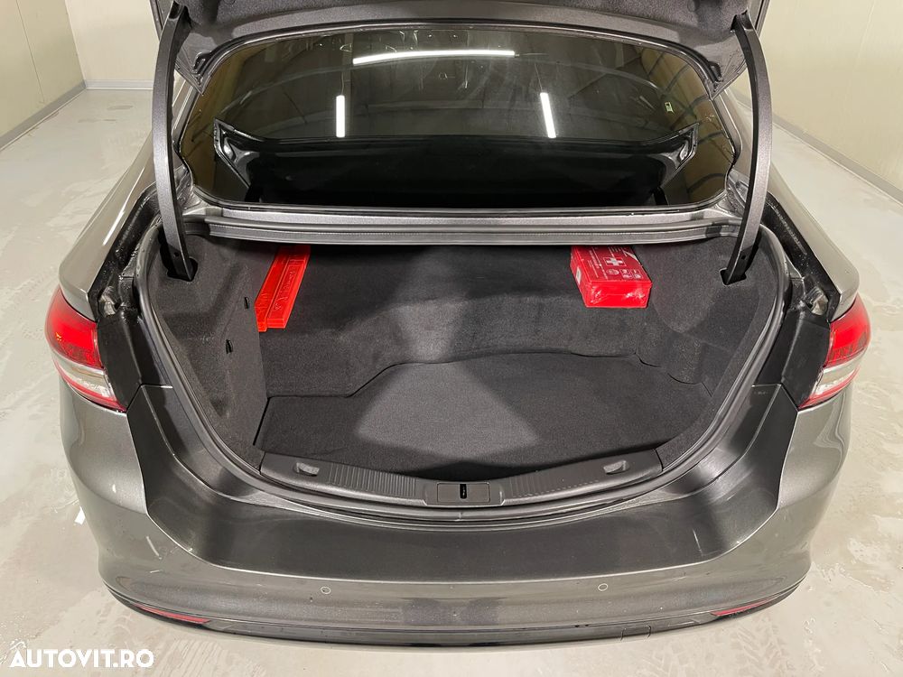 Ford Mondeo 2.0 HEV Titanium - 12