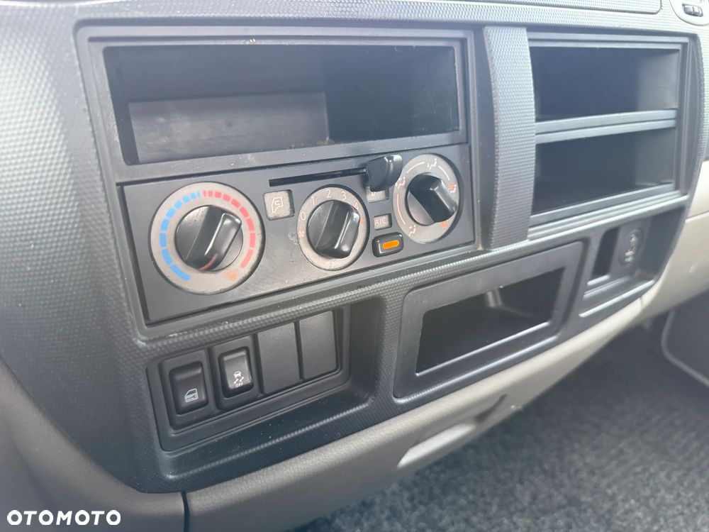 Nissan NT 400  Cabstar - 14