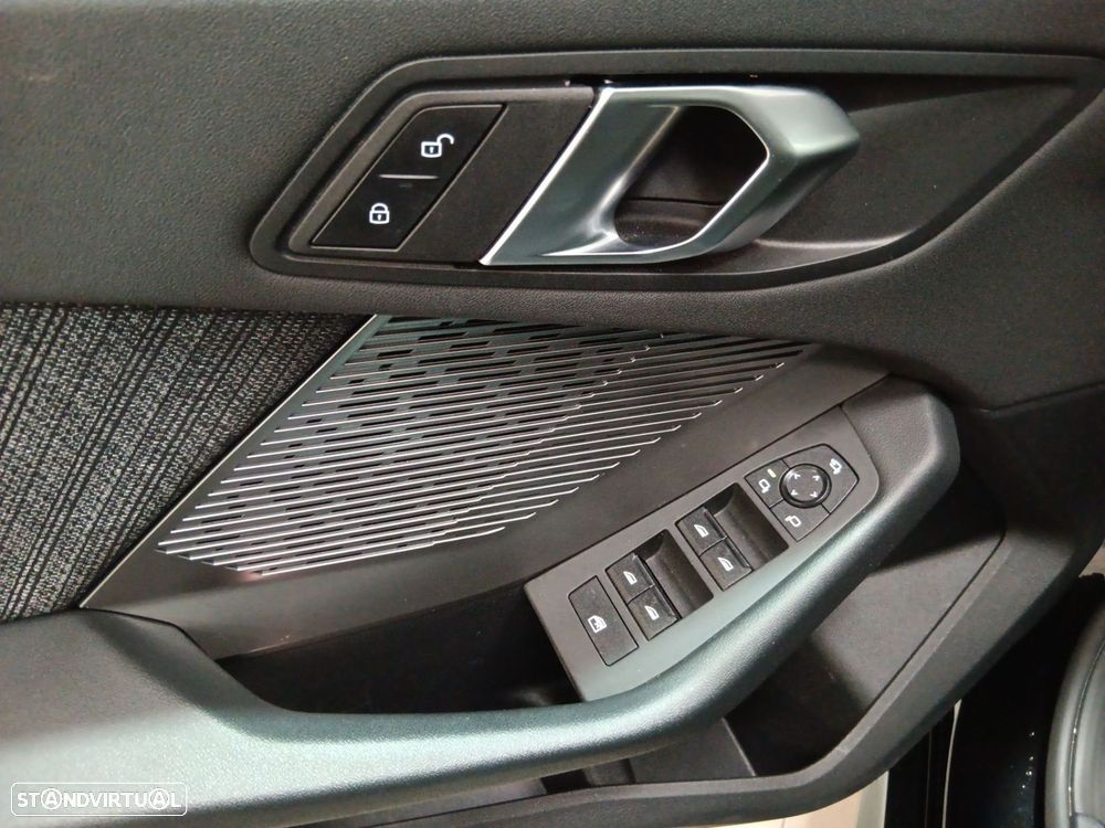 BMW 118 d Pack Desportivo M - 14