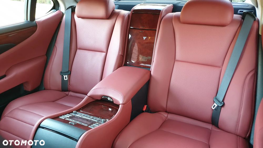 Lexus LS - 31