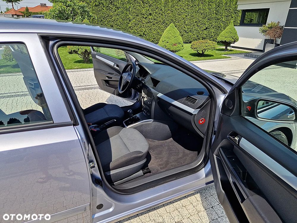 Opel Astra 1.6 Essentia - 17