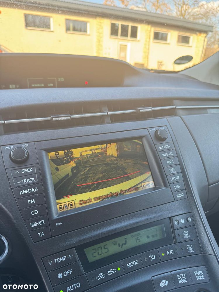 Toyota Prius (Hybrid) - 9