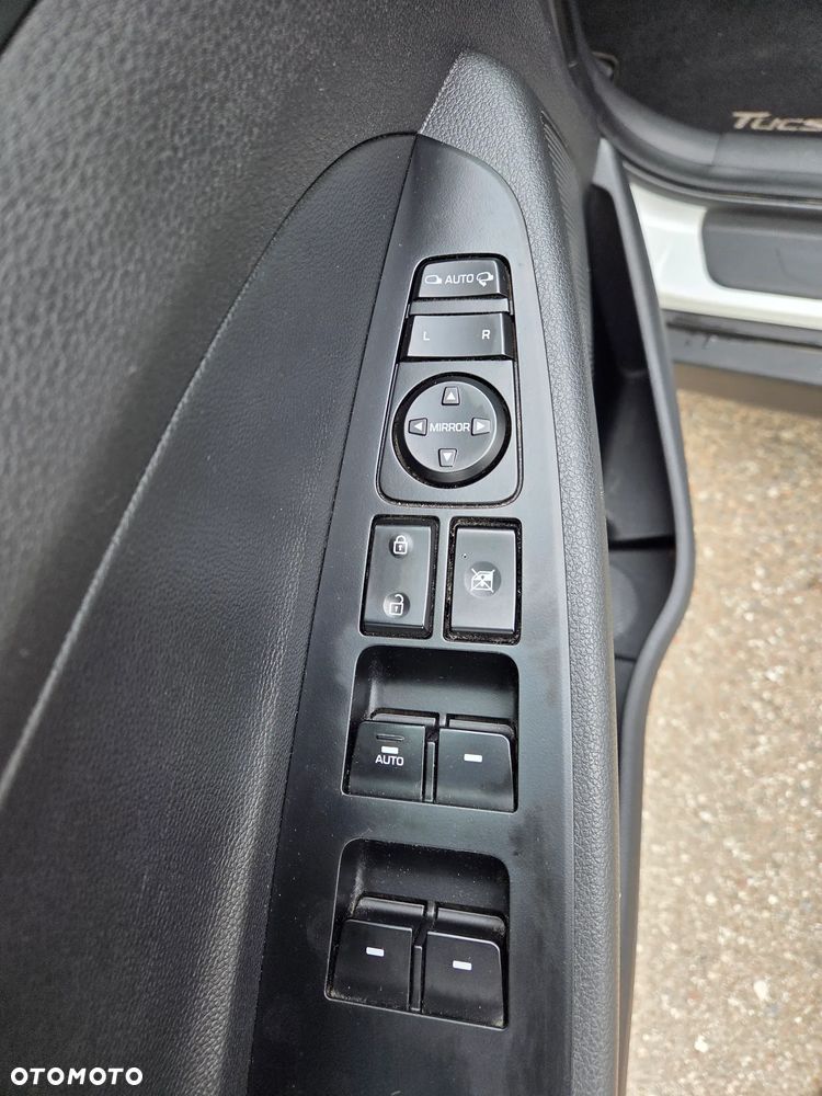 Hyundai Tucson blue 1.7 CRDi 2WD Intro Edition - 17