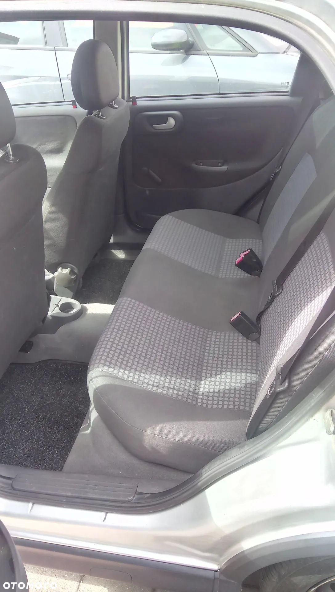 Opel Corsa 1.2 16V Essentia - 11