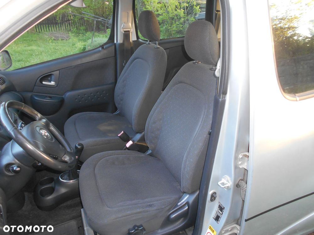 Toyota Yaris Verso 1.3 Sol - 4