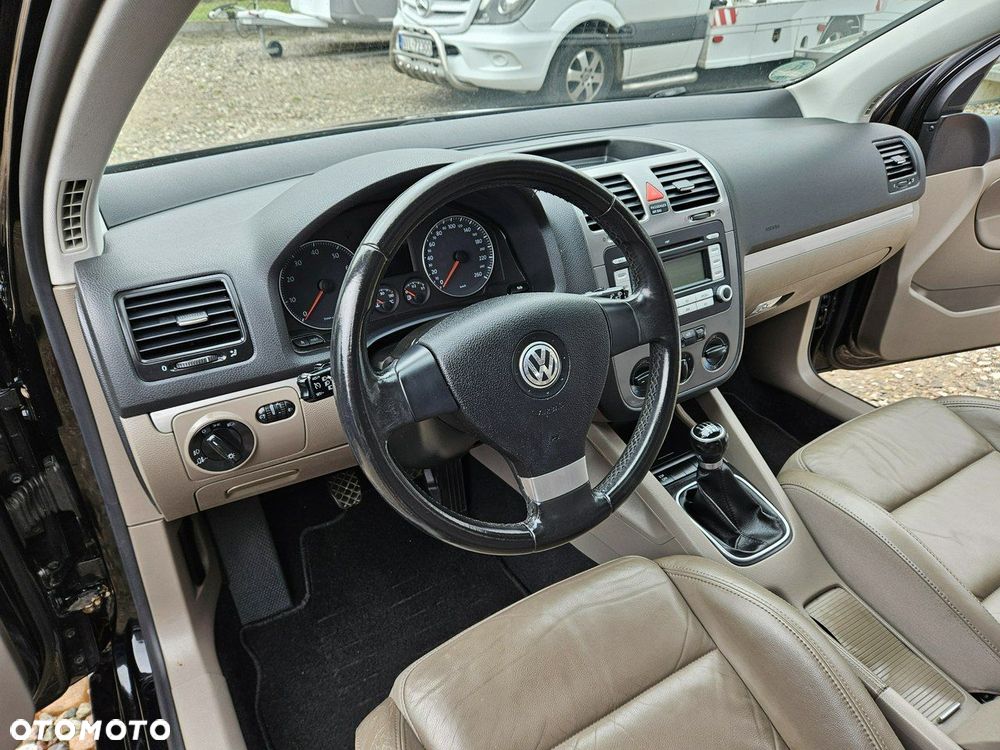 Volkswagen Golf - 8