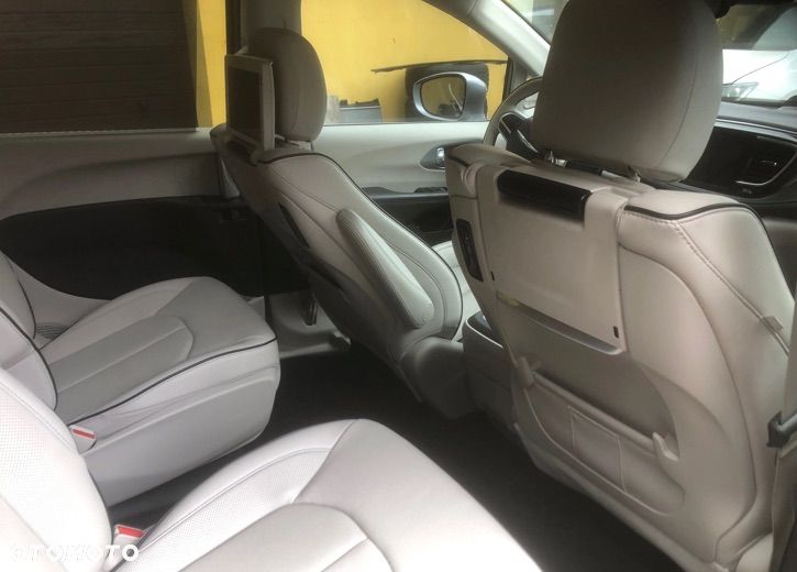 Chrysler Pacifica - 3