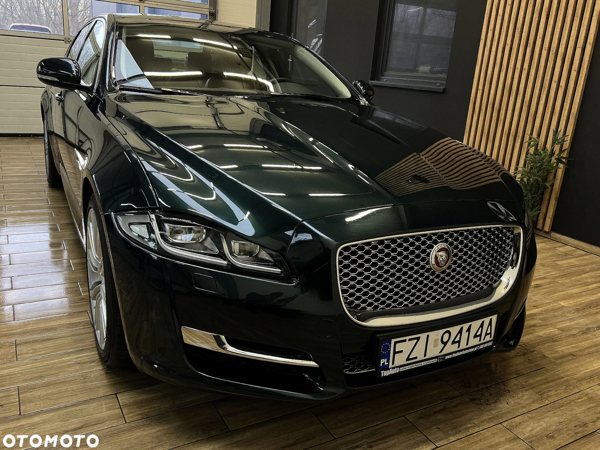 Jaguar XJ 3.0 D V6 Premium Luxury - 4